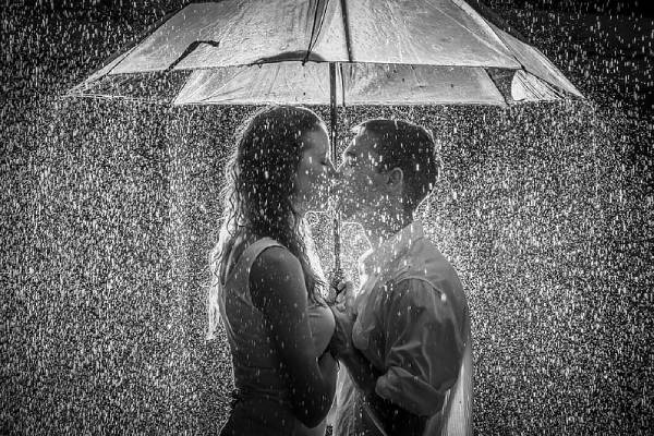Romance sous la pluie